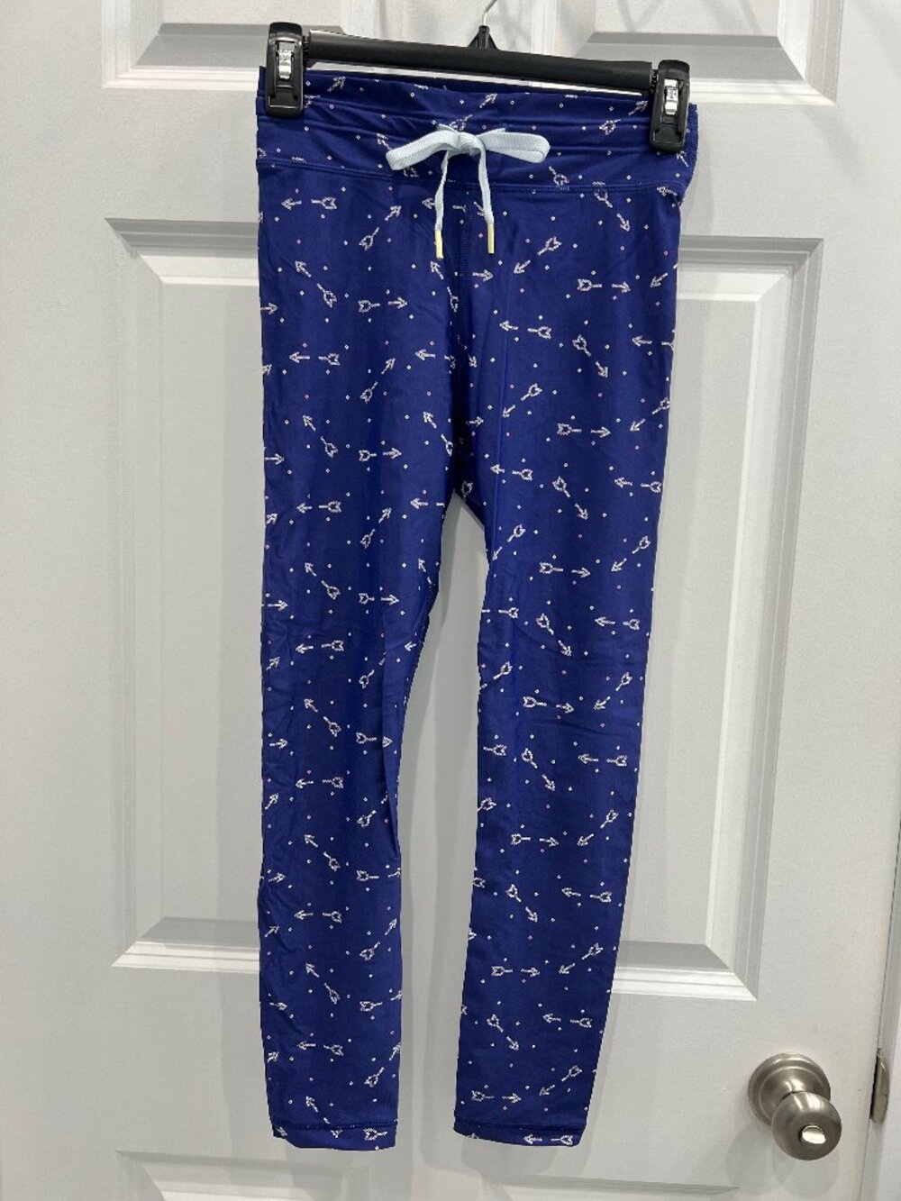 The Upside leggings (small) in dark periwinkle w/white & pink arrow pattern